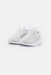 adidas Originals SWIFT RUN 22 UNISEX - Joggesko - footwear white/grey two/core black