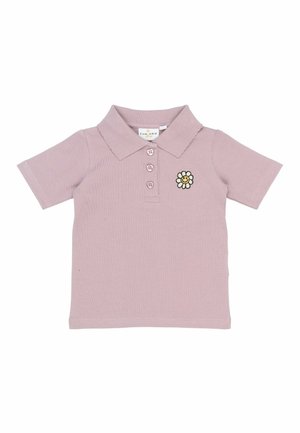 Polo tričko v svetloružovej farbe s golierom, trojicu gombíkov a vyšitým žltým kvetinovým detailom na ľavej hrudi.