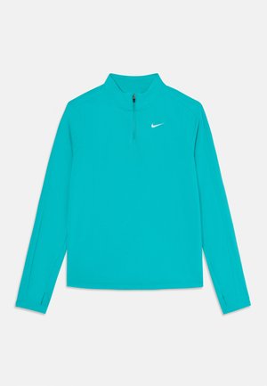 T-shirt a maniche lunghe turchese con zip a quarto e colletto alto. Presenta un piccolo logo bianco Nike sul petto e fessure laterali ai polsini.