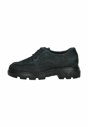 Chaussure en suède noir à lacets avec un bout rond, dessus texturé et semelle en caoutchouc épaisse avec des motifs distinctifs pour une meilleure adhérence.