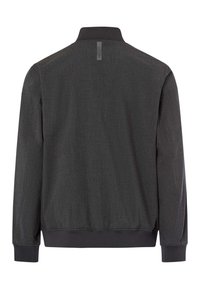 Dunkelgraue Langarmjacke mit geripptem Kragen, Bündchen und Saum, von hinten dargestellt mit einem kleinen vertikalen Markenetikett in der Nähe des Kragens.