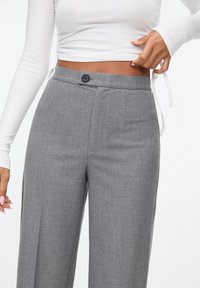 PULL&BEAR Spodnie materiałowe