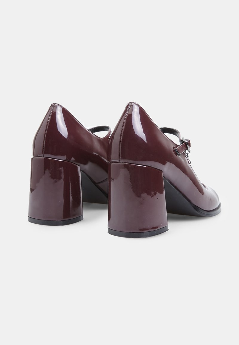 Escarpins En Verni Bordeaux À Talon Kitten Et Clous | Chaussures | PLT FR