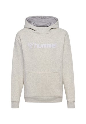 Lichtgrijze hoodie van zachte stof, met een buidelzak en een capuchon met trekkoord. De voorkant toont een wit "hummel" logo.