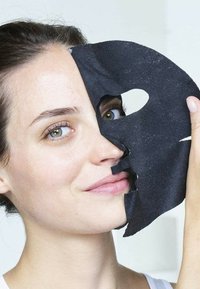 Garnier GARNIER SKIN BLACKOUT - BEAUTY ROUTINE - 7 PACK - Kit skincare - garnier skin blackout - beauty routine