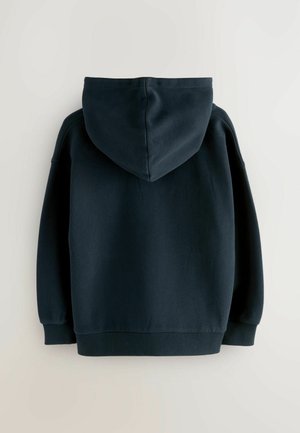 Dunkelblauer Hoodie aus weichem Material, mit einer großen Kapuze, gerippten Bündchen und einer lockeren Passform. Einfaches Design ohne sichtbare Muster.