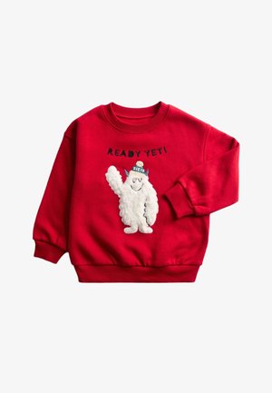 Sudadera roja con un diseño de yeti blanco esponjoso y un sombrero azul, texto bordado "READY YETI" y puños y cuello acanalados.