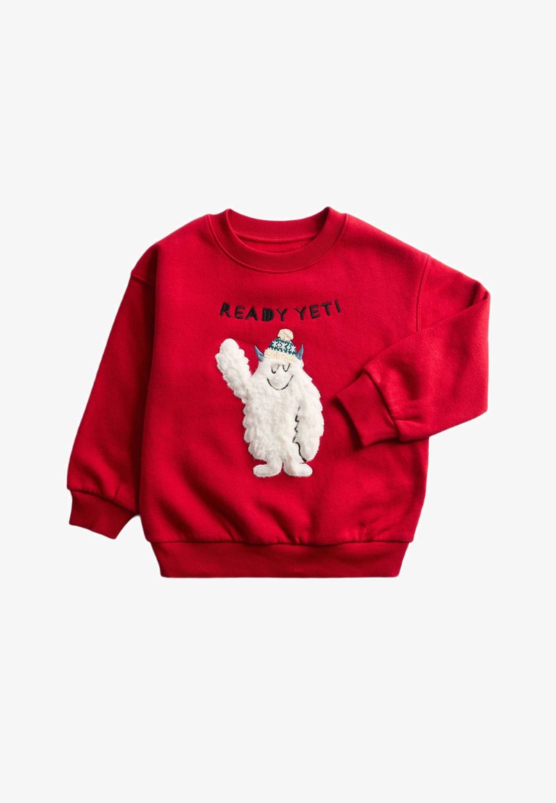Sudadera roja con un diseño de yeti blanco esponjoso y un sombrero azul, texto bordado "READY YETI" y puños y cuello acanalados.