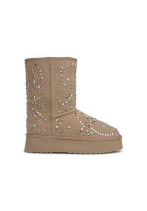 Beige Knöchelstiefel aus weichem Wildleder, verziert mit silbernen und blauen Strasssteinen in einem Wirbelmuster, mit einer strukturierten Sohle und einer stabilen Plattform.