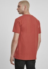 Urban Classics BASIC - T-Shirt basic - burned red