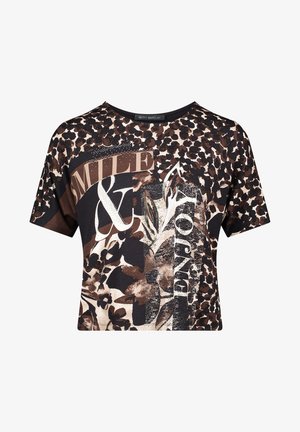 Brązowa koszulka z krótkim rękawem z mieszanką wzorów w panterkę i kwiatów, z napisem "UŚMIECH & miłość" w kontrastujących kolorach.