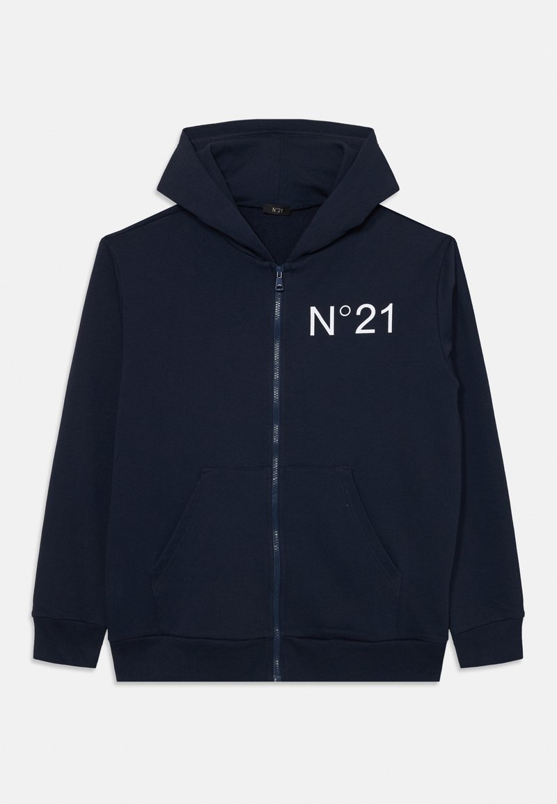 Marinblå hoodie med dragkedja, framfickor och vit "N°21" tryck på vänster bröst. Mjuk tyg med ribbade muddar och nederkant. Standard passform.