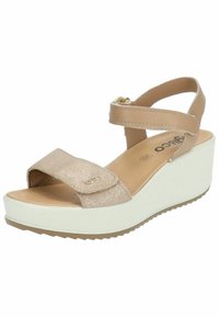 Sandalo con zeppa con una fascia texturizzata beige, cinturino alla caviglia regolabile e una suola intermedia bianca. Caratterizzato da un plantare imbottito per il massimo comfort.