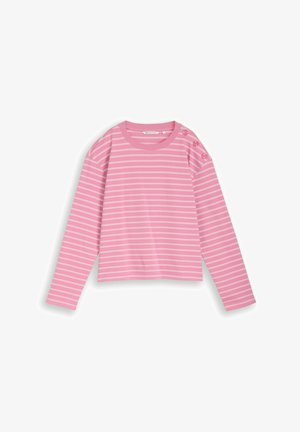 Rozā krekls ar garām piedurknēm, baltas horizontālas svītras, apaļš kakla izgriezums un trīs pogas uz kreisā pleca.