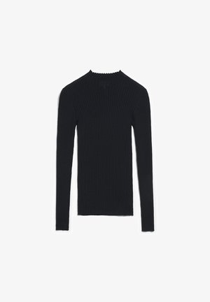 Maglietta nera a maniche lunghe con scollatura rotonda e bordi leggermente scallopati. Tessuto morbido e forma aderente per un aspetto sobrio e slanciato.