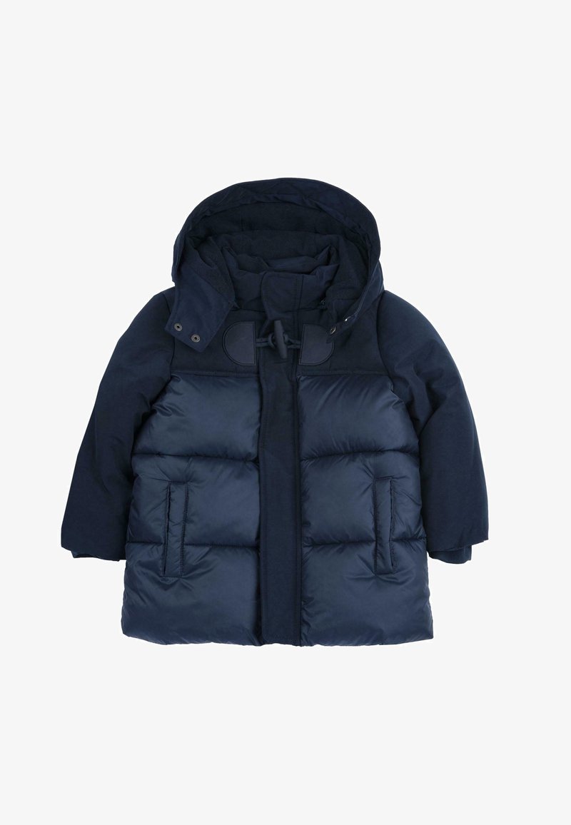 Manteau d'hiver rembourré bleu marine avec capuche, rabat de col boutonné et deux poches avant, conçu pour la chaleur et la protection contre les intempéries.