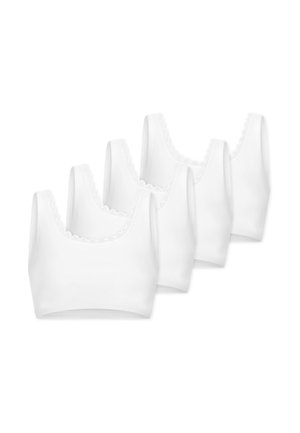 Vier witte mouwloze cropped tops met gekartelde randen, overlappend gerangschikt in een gebogen lijn op een witte achtergrond.