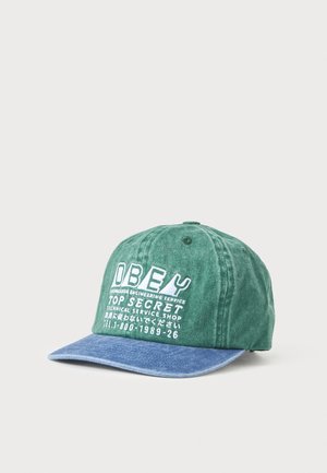 Gorra de béisbol verde y azul con texto blanco "OBEY TOP SECRET" y caracteres japoneses bordados en el panel frontal.