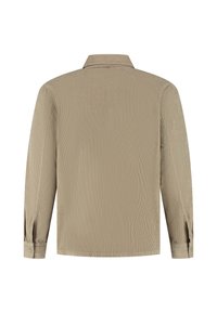 Beige gestreepte langetermijn overhemd met een puntige kraag, knoopmanchetten en een gestructureerde stof. Heeft een verticale ribbelpatroon door het hele shirt.