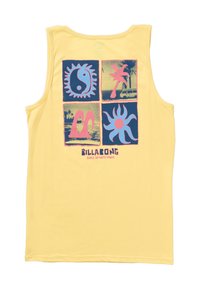 Top amarillo sin mangas con un gráfico que presenta cuatro cuadrados coloridos, cada uno conteniendo diferentes símbolos y diseños. Logo de la marca en la parte inferior.