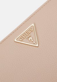 Guess KERSTI CHEQUE ORGANIZER - Wallet - rosewood