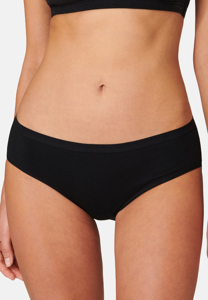 Shorts en coton noir avec une conception sans coutures, une texture lisse et une large ceinture pour plus de confort. Pas de motifs visibles ni de matériel.