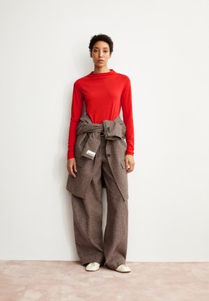 CALUNAA - Longsleeve - candy apple