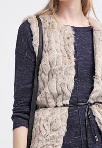 Even&Odd Sweter