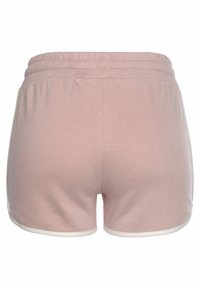 Svetloružové šortky vyrobené z mäkkej zmesi bavlny, s elastickým pásom a bielym bočným lemovaním, navrhnuté v uvoľnenom strihu a s hladkou textúrou.