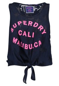 Mörkblå ärmlös crop top med rosa bokstäver som säger "SUPERDRY CALI MALIBU.CA" och knyt-detalj i nederkant. Mjuk tyg med subtilt palmmönster.