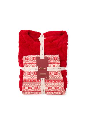 Funda roja y esponjosa con tela blanca estampada que presenta copos de nieve. Atada con una cinta de marca, incluye una etiqueta que indica la talla.