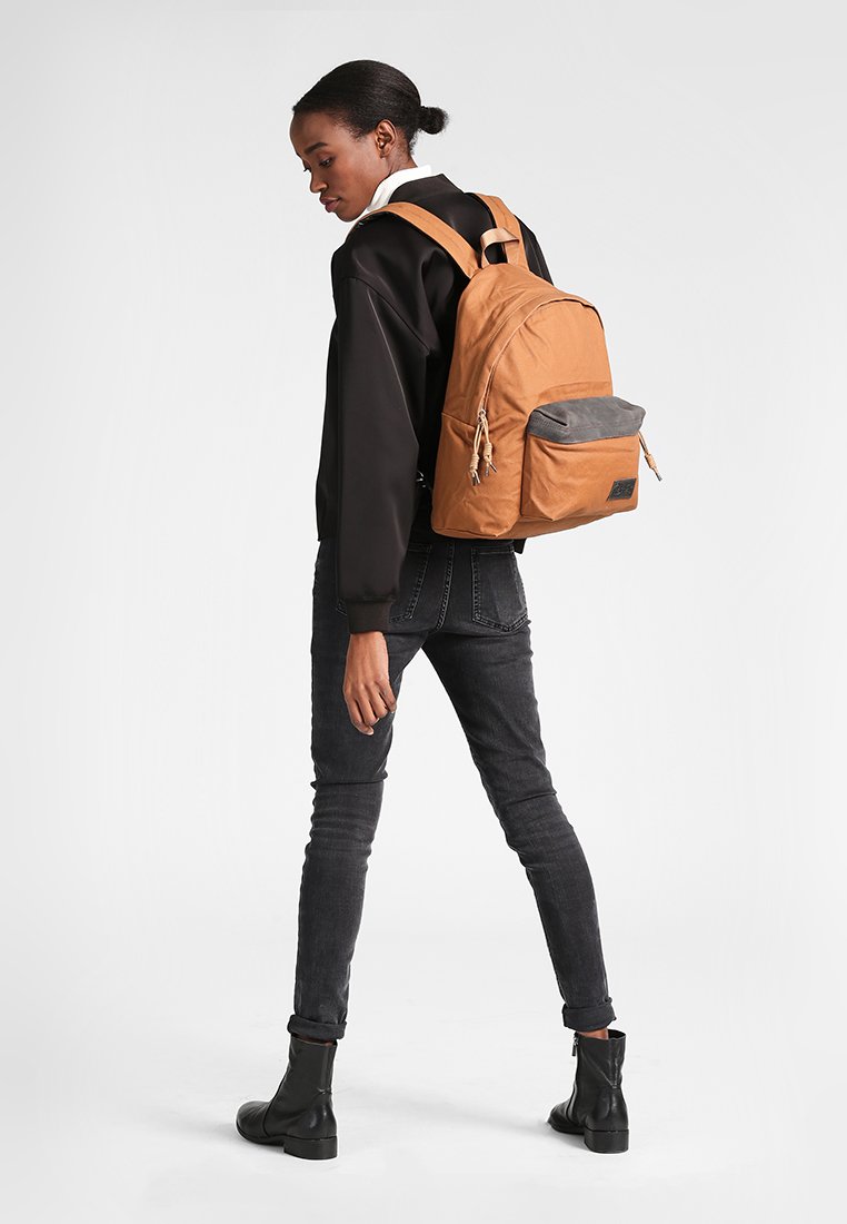 eastpak axer