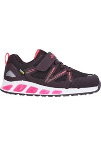 Schwarzer Sportschuh mit pinken Akzenten, oberes Material aus Mesh, Klettverschluss und einer weißen Sohle mit pinken Dämpfungsbereichen. Leichtes Design.