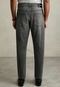 Reiss Jeans Tapered Fit - washed black