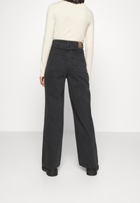 Pieces Petite Jeans straight leg - black denim