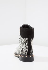 River Island Botines con cordones - black