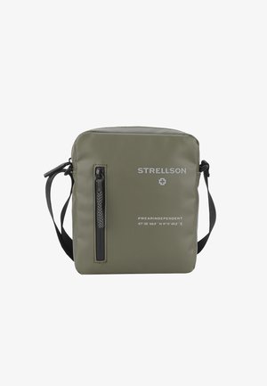 Borsa a tracolla verde in nylon con una tasca frontale con zip, hardware nero e testo stampato. Presenta una tracolla regolabile per una maggiore versatilità.