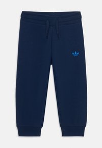Sötétkék tréningnadrág, puha szövetből készült, húzózsinórral ellátott derékrésszel és ribbelt mandzsettákkal. Az ikonikus kék Adidas logó látható a combján.