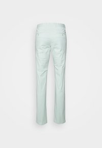 Světle zelené bavlněné kalhoty s rovnými nohavicemi, vybavené dvěma zadními kapsami a jemnými šicími detaily.