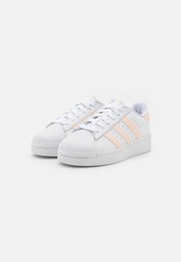 adidas Originals SUPERSTAR XLG W - Športni copati - footwear white/bliss orange