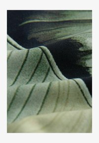 Wybrany, green black leaf