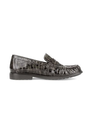 Sort, skinnende loafer med krokodillepræget tekstur og flad gummisål, sideprofil med påsyede detaljer over tåområdet.