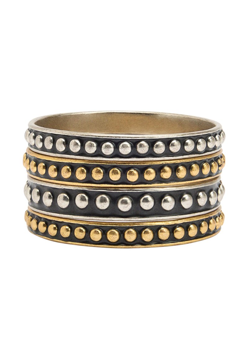 Pierścionek z nałożonymi na siebie sekcjami w srebrnym, złotym i czarnym kolorze, z okrągłymi dekoracyjnymi ćwiekami oraz gładką wewnętrzną obręczą. Wykonany z metalu stopowego.