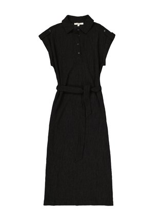Vestido negro con cuello, mangas cortas, cierre de botones, cinturón en la cintura, tejido texturizado y diseño hasta la rodilla.