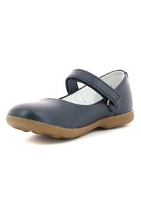 Chaussures Mary Jane en cuir bleu marine avec un bout arrondi, une sangle sur le coup de pied et une semelle en caoutchouc beige flexible. Texture lisse et détails minimaux.