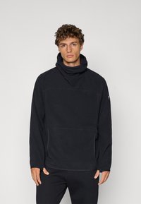 Sweat à capuche noir avec un col montant, une poche kangourou et des détails brodés. Tissu doux avec une coupe décontractée et des manches longues.