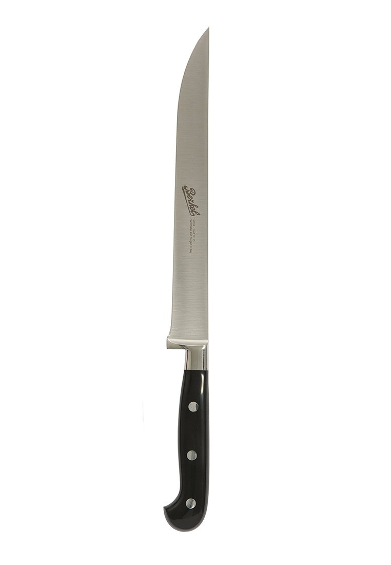 Cuchillo de tallar de acero inoxidable con hoja curva, mango de plástico negro con tres remaches. Acabado elegante y suave.
