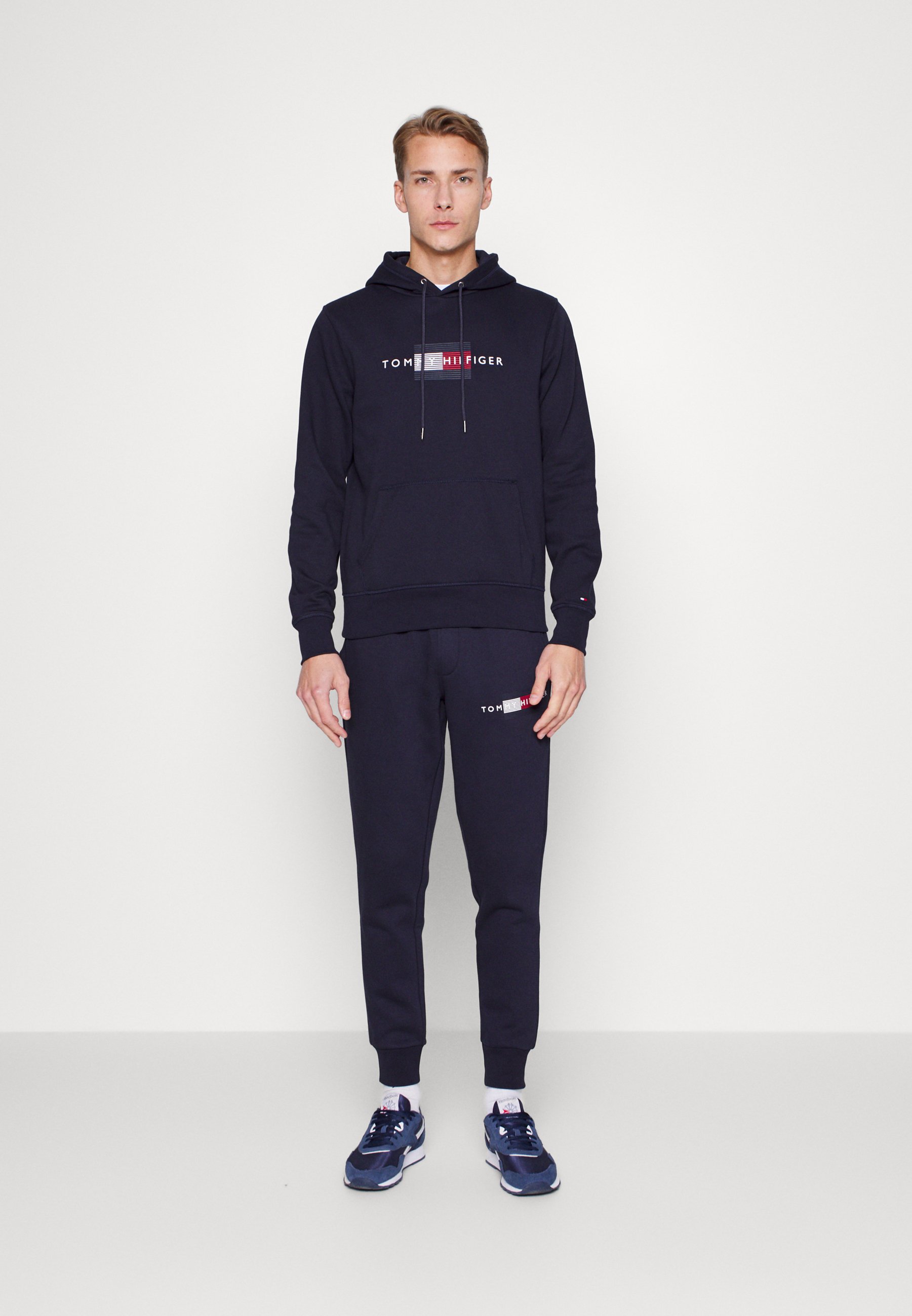 Tommy Hilfiger LINES TRACKSUIT - Tuta - desert sky/blu scuro - Zalando.it