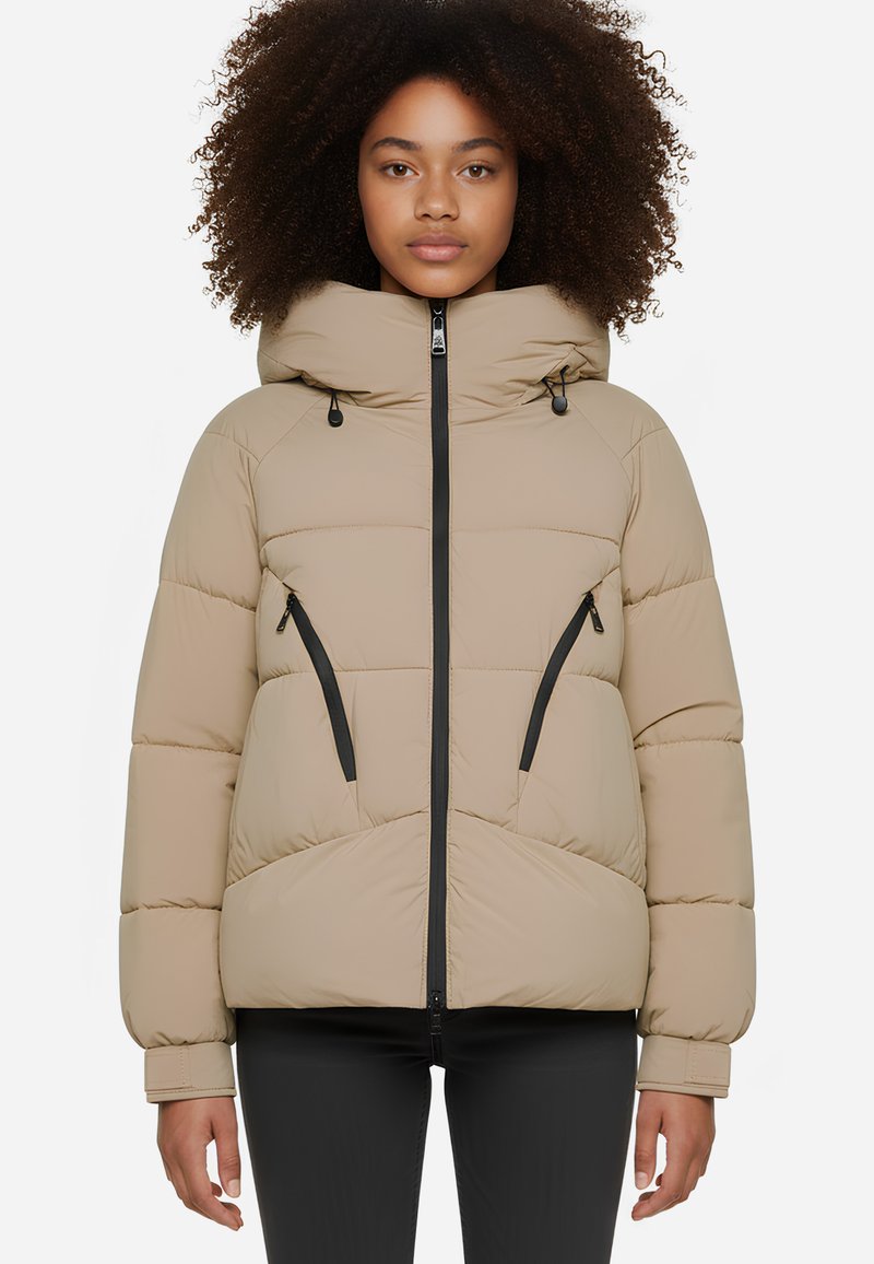 Giacca a vento beige con cappuccio, dotata di chiusura frontale con zip e due tasche con zip nere. Design trapuntato e polsini elasticizzati.