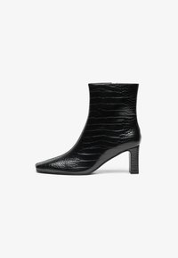 Unausgewählt, black